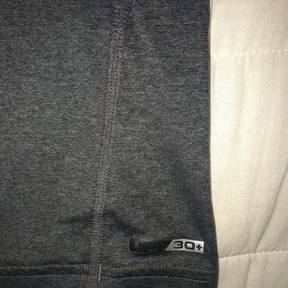Under Armour boys heat gear size YSM
UPF 30+ - Picture 2 of 3